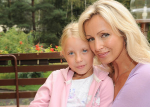 Dcera Kateřiny Brožové vyrostla do krásy. Co vše zdědila po své slavné mamince?