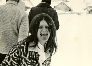 Video ukazuje život běžné ženy v Československu roku 1965. Měnila byste s ní?