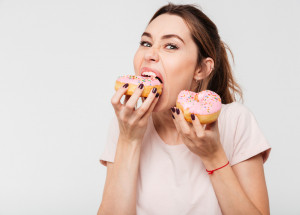 Zlozvyk jménem přejídání: Co v našem těle způsobuje a jak se ho zbavit?