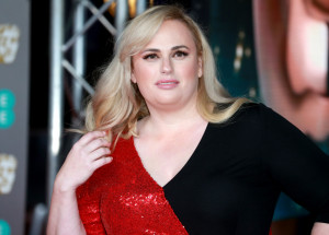 Herečka Rebel Wilson zhubla 30 kilogramů. I díky redukční dietě, jejíž základ před sto lety vytvořil lékař z Karlových Varů