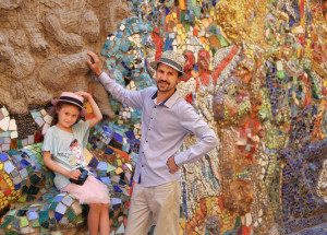 Rozbité chodníky, silnice i zdi opravuje barevnými mozaikami. Lyonský dlaždič Ememen má nezaměnitelný rukopis