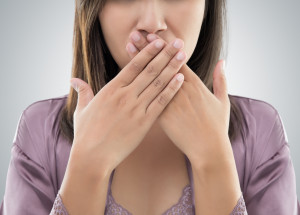 Co všechno způsobuje zápach z úst a jak se ho zbavit?