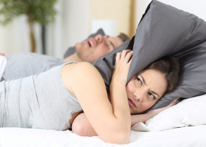 Jak se zbavit chrápání? Máme pro vás recept na jednoduchý domácí lék