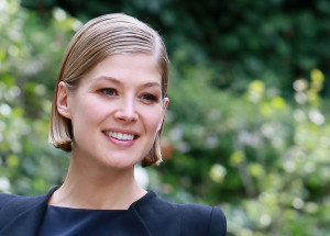 Flob: Trendy dámský účes současnosti, který vás dostane svou jednoduchostí