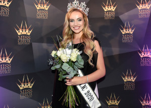 Miss Natálie Kočendová zvítězila na mezinárodní soutěži Top Model of the World 2022. Po všech strastech se na ni usmálo štěstí