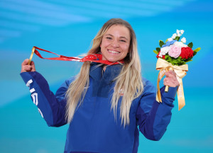 Po výbuchu Černobylu se narodila s postižením. Americko-ukrajinská paralympionička Oksana Masters se stala hvězdou zimní paralympiády v Pekingu