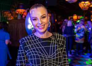 Monika Bagárová ukázala vymóděnou Ruminku. V jejím outfitu nechyběly svítící boty, kabelka, brýle ani čelenka