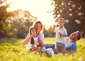 Jaké jsou vlastnosti dobře vychovaného člověka? Tohle své děti učí ti nejlepší rodiče