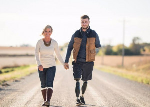 Láska Taylora a Danielle Morrisových je inspirací. Danielle si vzala Taylora dva roky poté, co v Afghanistánu přišel o všechny končetiny