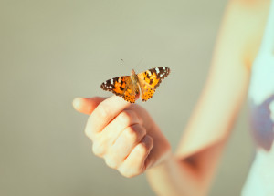 20letá Brazilka bojuje od narození s nemocí motýlích křídel. Fernanda Tanajura svůj příběh vypráví na Instagramu