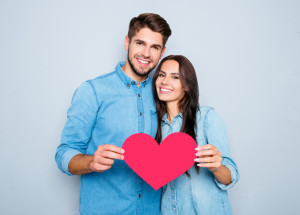 Kteří lidé mají nejšťastnější manželství? Vysocí muži a malé ženy