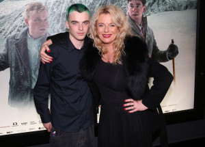 Lucie Benešová řeší posprejovanou vanu, kterou má na svědomí její pubertální syn. Herečka zareagovala neuvěřitelně