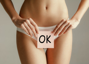 Holení do plavek: Jak na hladká třísla bez červených pupínků?