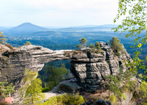 Česká influencerka nešťastně označila požár v Českém Švýcarsku za dovolenou na Bali. Nyní si sype popel na hlavu