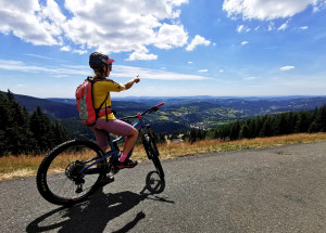 Rokytnice nad Jizerou – za krásami Krkonoš na kole i koloběžce