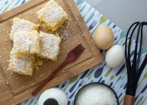 Piškotový koláč s kokosem, který je ještě lahodnější než Raffaello