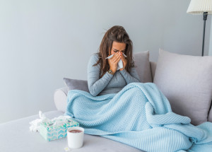 Jak se zbavit rýmy: Pomohou cibulové ponožky i finská parní sauna