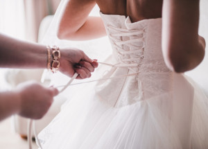 Jak se měnila móda svatebních šatů za posledních sto let? To se dozvíte v tomhle videu