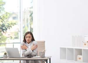 Minimální teplota na pracovišti 2022: V kanceláři 18 °C, u pokladny 16 °C, navrhuje Ministerstvo zdravotnictví