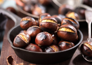 Recept na nejlepší pečené kaštany: Jak jedlé kaštany upéct v troubě a jak je oloupat?