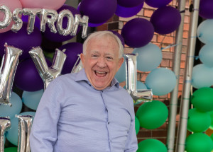 Při autonehodě zemřel hvězdný herec ze seriálu Will a Grace. Leslie Jordanovi bylo 67 let