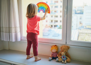 Maminka dala svému dítěti jméno inspirované lockdownem. Novorozená holčička se jmenuje Lockie