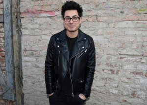 Mirai Navrátil potěšil fanynky odvážnou fotkou z exotické dovolené. To nejnutnější si zakryl ananasem