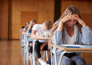 Dějepisný test v 6. třídě české ZŠ obsahoval bizarní otázky. Podle Líného učitele pedagog, který test zadal, spadl z višně