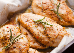 Zapečená kuřecí prsa se zeleninou, jak je neznáte