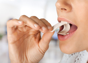 Je nebezpečné, když spolkneme žvýkačku?