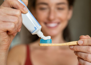 5 stylů vymačkávání zubní pasty. Co o vás vypovídá ten váš?