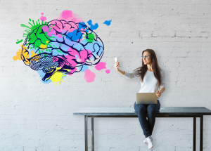 4 běžné návyky, které ničí mozek: Workoholismus, samota, obrazovky a shon