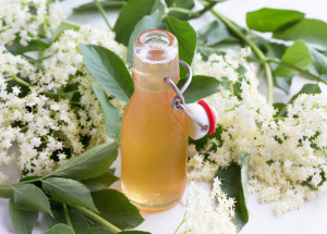 Bezový ocet: Jednoduchý recept ze dvou ingrediencí, který stojí za vyzkoušení