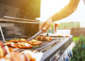 6 pravidel při grilování kuřecího masa. Když je dodržíte, kuře bude šťavnaté a propečené