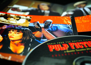 Zemřel Blackie Onassis, bubeník kapely Urge Overkill. Jejich remake Girl, You'll Be a Woman Soon z Pulp Fiction je nesmrtelným hitem