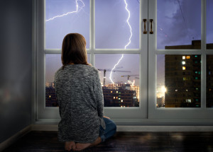 Jak se chovat při bouřce? Ať už jste doma, v autě, ve městě či v přírodě, držte se několika pravidel