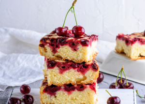 Třešňová bublanina, která je vláčná a nadýchaná. Vyzkoušejte ověřený recept