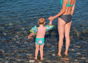 Dětské rukávky do vody nejsou zárukou bezpečí. Virální video šokovalo svět