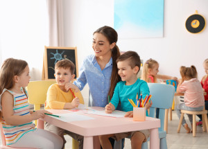 Mateřská škola vyvěsila na dveře kontroverzní vzkaz pro rodiče. Mnozí s tímto prohlášením souhlasí