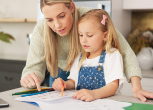 Nestihli jsme matematiku a slabikář, prosím dodělat během prázdnin. Vzkaz od učitelky rozzuřil nejednoho rodiče