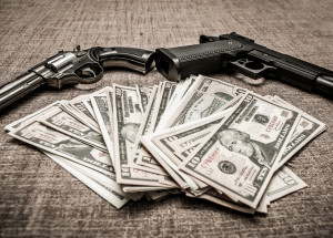 Zemřela hvězda filmu Sbal prachy a vypadni. Herec Jake Abraham podlehl v 56 letech rakovině prostaty