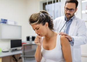 Suchý zápal plic: Příznaky, podle kterých jej poznáte