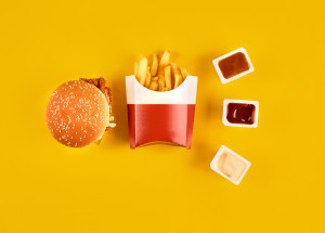 Ve hře je konec jednorázových balení omáček a hotelových šamponů: EU tak bojuje proti plastům