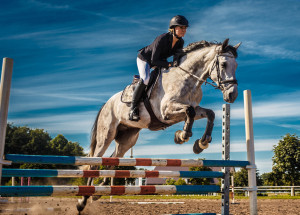 Tragédie na jezdeckém závodě: Zemřela profesionální britská jezdkyně Georgie Campbell, měla 36 let