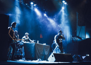 Smutná zpráva: Zemřel frontman skupiny Crazy Town, Shifty Shellshock