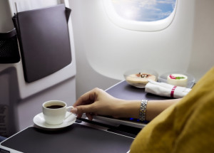 Nejpijte čaj ani kávu v letadle. Zkušená letuška varovala před kontaminovanou vodou