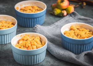 Jablečný crumble z mikrovlnky: Jednoduchý dezert, který zvládnete za 10 minut