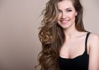 Toužíte po vlasech plných objemu? Poradíme vám, jak na to