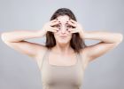 Obličejová jóga: Domácí lifting, který vyhlazuje vrásky