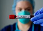 Koronavirus v Česku: Příznaky onemocnění se podobají chřipce, většinou mívá lehký průběh